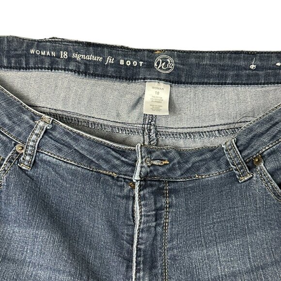 Women Signature Jeans Straight Leg Distressed Hem Size 18 Sku 1480-A18 - Picture 4 of 11